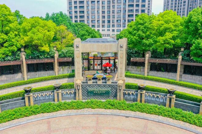 国际售楼处发布：撰写完美风景！！凯发一触即发最新年度聚焦@品尊(图2)